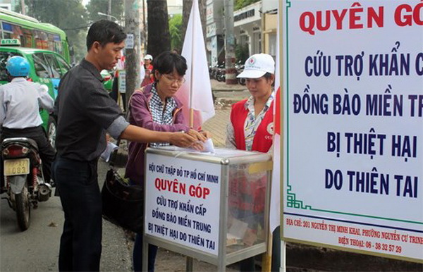 Làm sao để hàng cứu trợ nhanh tới tay người dân vùng thiên tai? (13/11/2017)